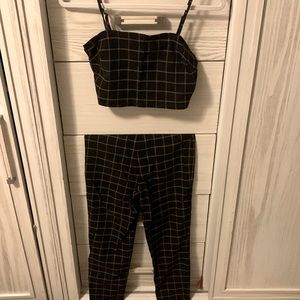 Fitted crop top and high waisted pants set